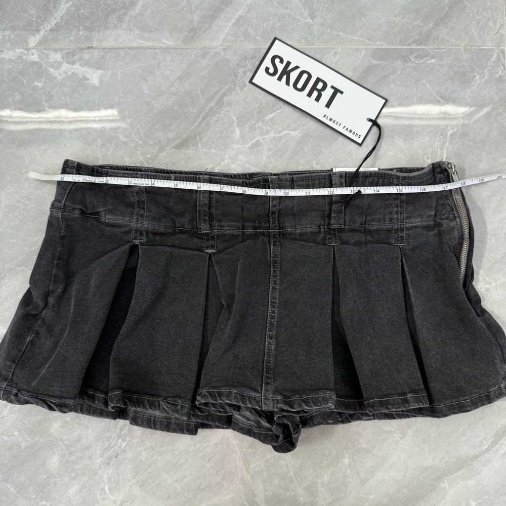Women’s Almost Famous Pleated Black Denim Mini Skort Skirt Y2K Grunge Size Large - Picture 11 of 12